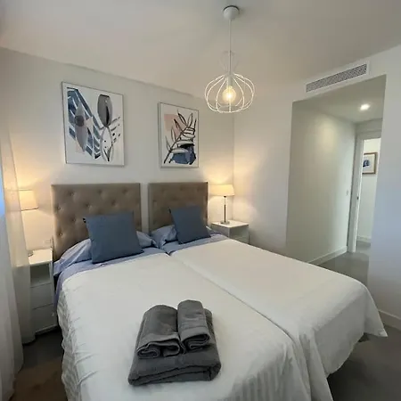 Apartment 3 Bed With Sea Views *